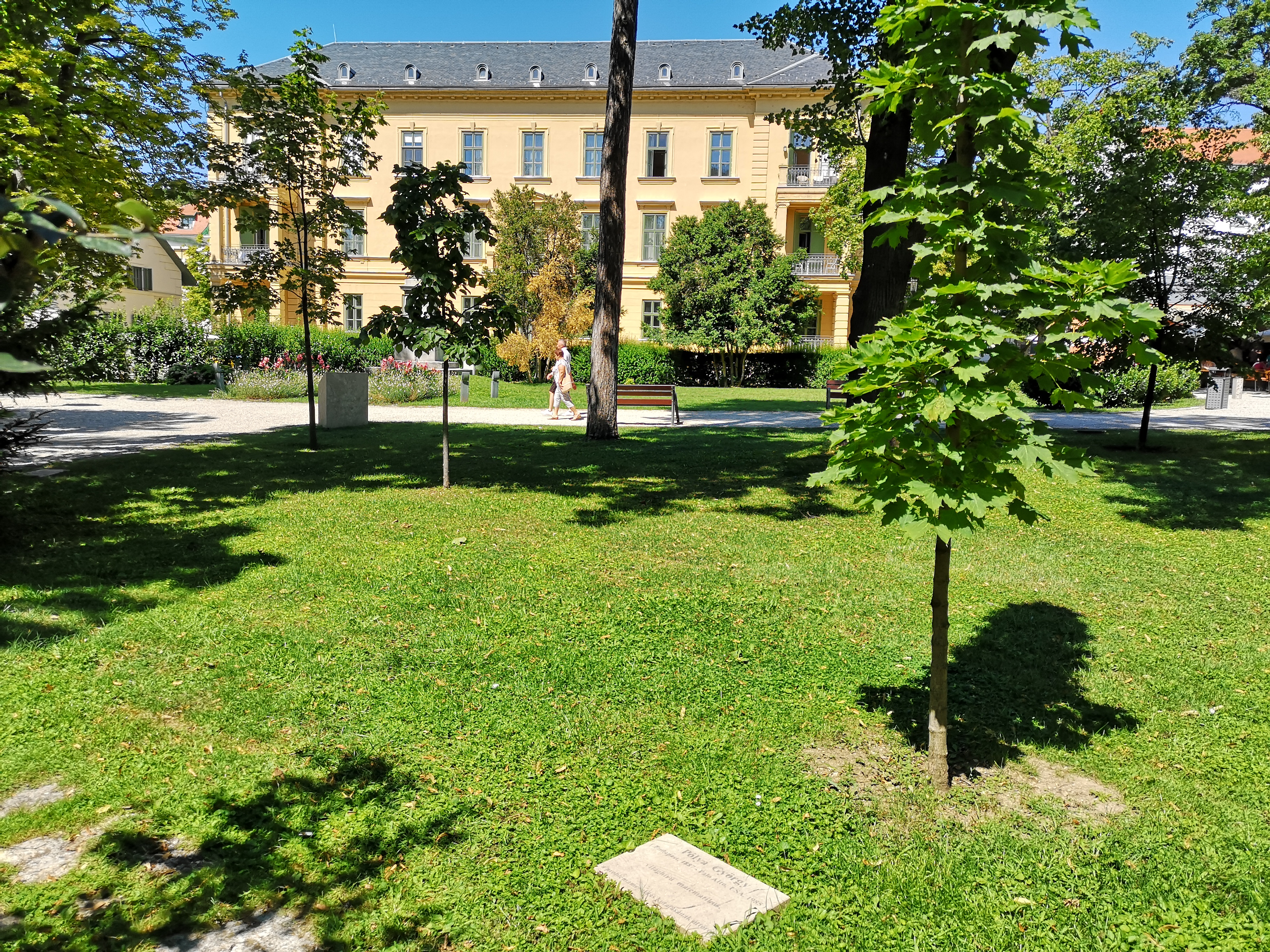 Memorial tree